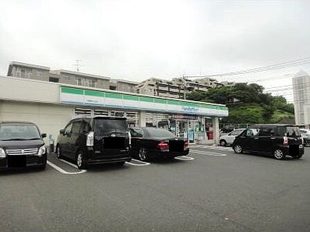 ファミリーマート 小倉朝日ヶ丘店（301m）