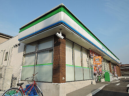 ファミリーマート 八幡藤原一丁目店（235m）