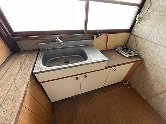 コンビニ徒歩4...