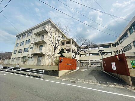 北九州市立富野小学校（344m）