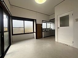 枝光五丁目7番戸建 4DKのリビング/ダイニング