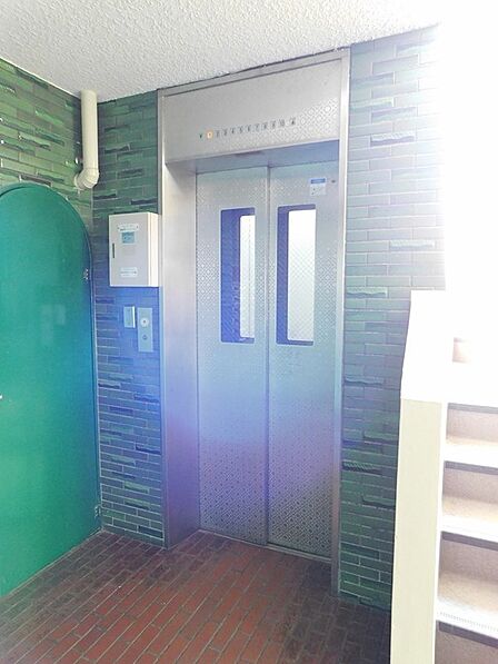 エレベーター付きで便利です