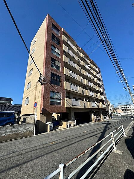 スーパーやコンビニが徒歩1分!買い忘れや深夜のお買い物にとっても便利です