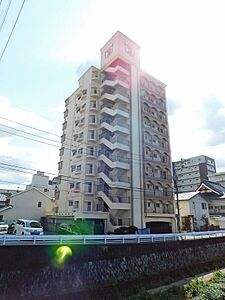 外観：小学校は徒歩5分です☆毎日の通学に便利です