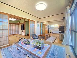 大字新津戸建 4LDKのリビング/ダイニング