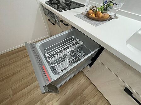 ビルトイン食洗機を完備。家事の負担を軽減し、ゆとりのある毎日をサポートします。