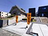 駐車場：ゆとりのある駐車スペースを確保。お車での通勤・お出かけも快適です。現地でご案内いたします。