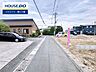 外観：前面道路含む現地写真