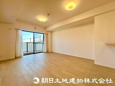 飾リ過ぎないリビングはシンプルな内装と偏り過ぎないデザインで統一しております。