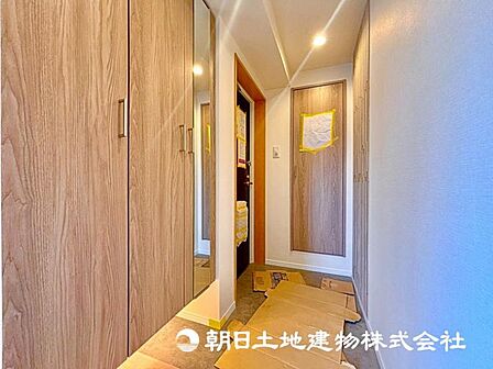 長年ご利用されても飽きない高級感漂う玄関です。