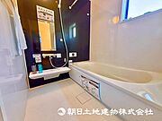 大人の男性でも足を伸ばして入ることができる1坪バスルームとなっております！