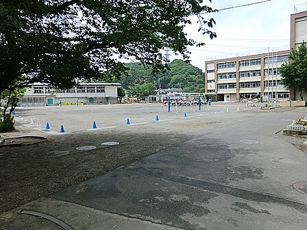 稲城市立第三小学校まで300m
