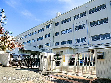 もえぎ野小学校まで850m。