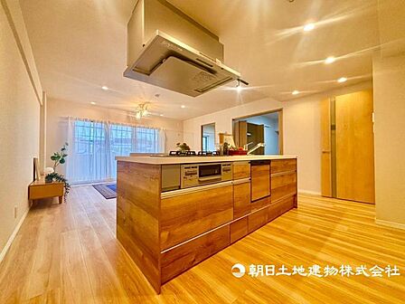 対面キッチンを採用しており、お料理中もご家族でコミュニケーションが取れます。