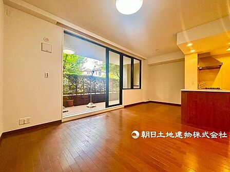 飾リ過ぎないリビングはシンプルな内装と偏り過ぎないデザインで統一しております。