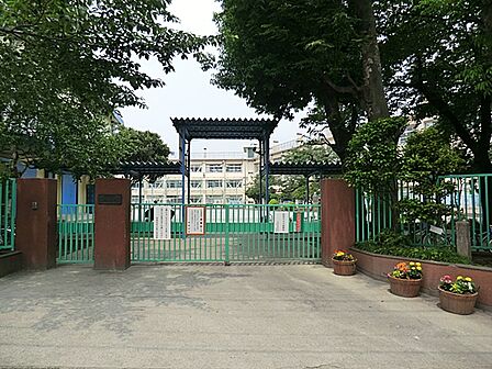 砧小学校まで約1500m