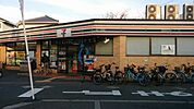 セブンイレブン大阪桃谷3丁目店 919m