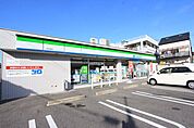 ファミリーマート児玉西店 157m