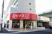 ピアゴラフーズコア黒川店 111m
