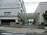 周辺：しっかり面倒をみてくださる先生が多いことや教育環境が整ってる点、学校周辺の治安、生徒の雰囲気ともに標準的以上にいいのではないかと思います。