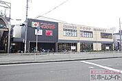 デイリーカナートイズミヤ花園店まで637ｍ