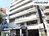 周辺：三聖会三聖病院 1000m。内科・整形外科・泌尿器科・放射線科など様々な診療科があります。一般検診や人間ドッグなども受けることができます。