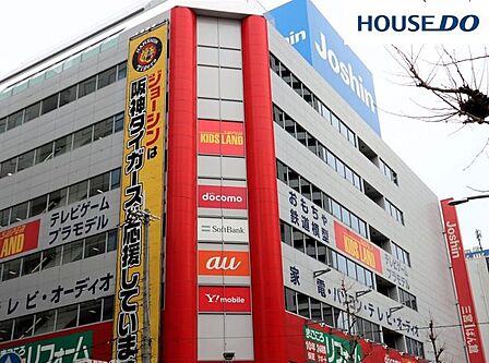 ジョーシン三宮1ばん館 360m。地下１階に兵庫県最大級のSONY・任天堂のテレビゲームフロアがあります。営業時間10：00〜20：00。
