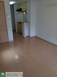 リーフグリーン 203 2階ワンルームのリビング/ダイニング