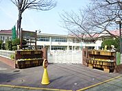清瀬富士見幼稚園 864m
