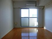 明るいお部屋です