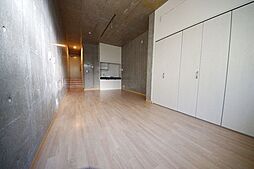 グランドソレイユI 102 地下1階ワンルームのリビング/ダイニング