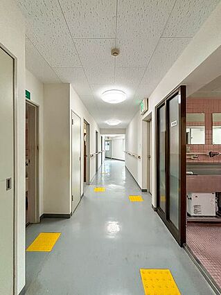 本館各フロアー...