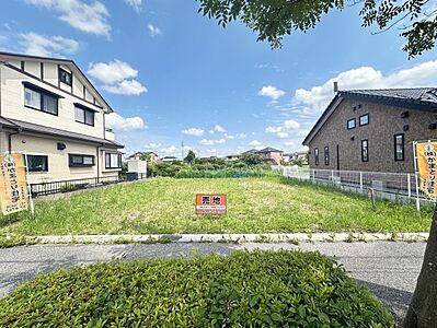 外観：敷地は約62坪！　周りに高い建物がないので日当たり・通風良好です。　形の整った整形地で建物の配置も考えやすいです。　多彩な建築プランをご提案します！　現地のご見学大歓迎です！　お気軽にお問合せ下さい♪