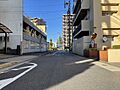 前面道路は広め...