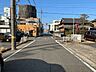 外観：歩道があるのでお子様の通学にも安心ですね♪