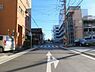 外観：一方通行の道路で交通量も多くないので騒音なども気にならないです。整備された歩道もあり歩行者も安全に通行できます。