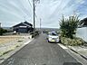 外観：幅員約5.4mの前面道路です。車がすれ違える道幅です。車1台とベビーカーですれ違っても余裕のある道幅は安心ですね。