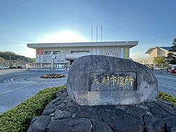 大村市役所 徒歩11分。 860m