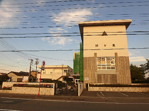 画像17:関市立旭ケ丘中学校（335m）