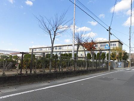 広畑第二小学校 650m