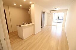 レディー　　バード 102 1階1LDKのリビング/ダイニング