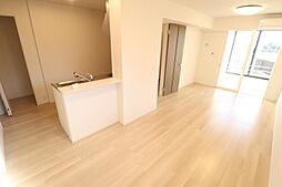 レディー　　バード 101 1階1LDKのリビング/ダイニング