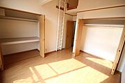 洋室6.7帖の収納