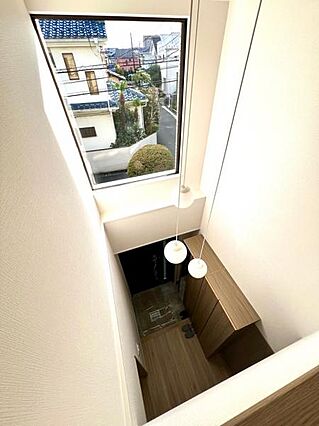 吹き抜け玄関で...