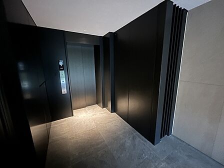 洗練されたモノトーンの色使いが、静寂と落ち着きのある空間を生み出し、上質な時間を演出します 