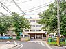 周辺：松戸市立松飛台小学校 932m