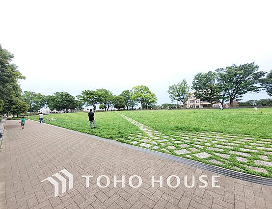 野毛山公園　距...
