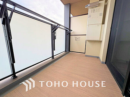 日当たりの良いバルコニーで晴れの日の洗濯物も楽しみになりますね