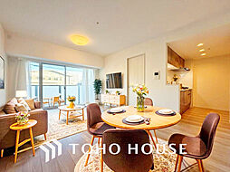 テゾーロ麻生柿生 2SLDKのリビング/ダイニング