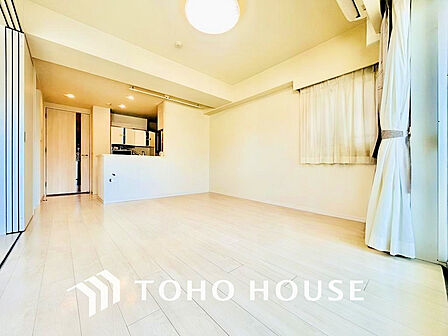 広がりのある住空間、家族が集まるリビング・ダイニング(現地には家具があります)